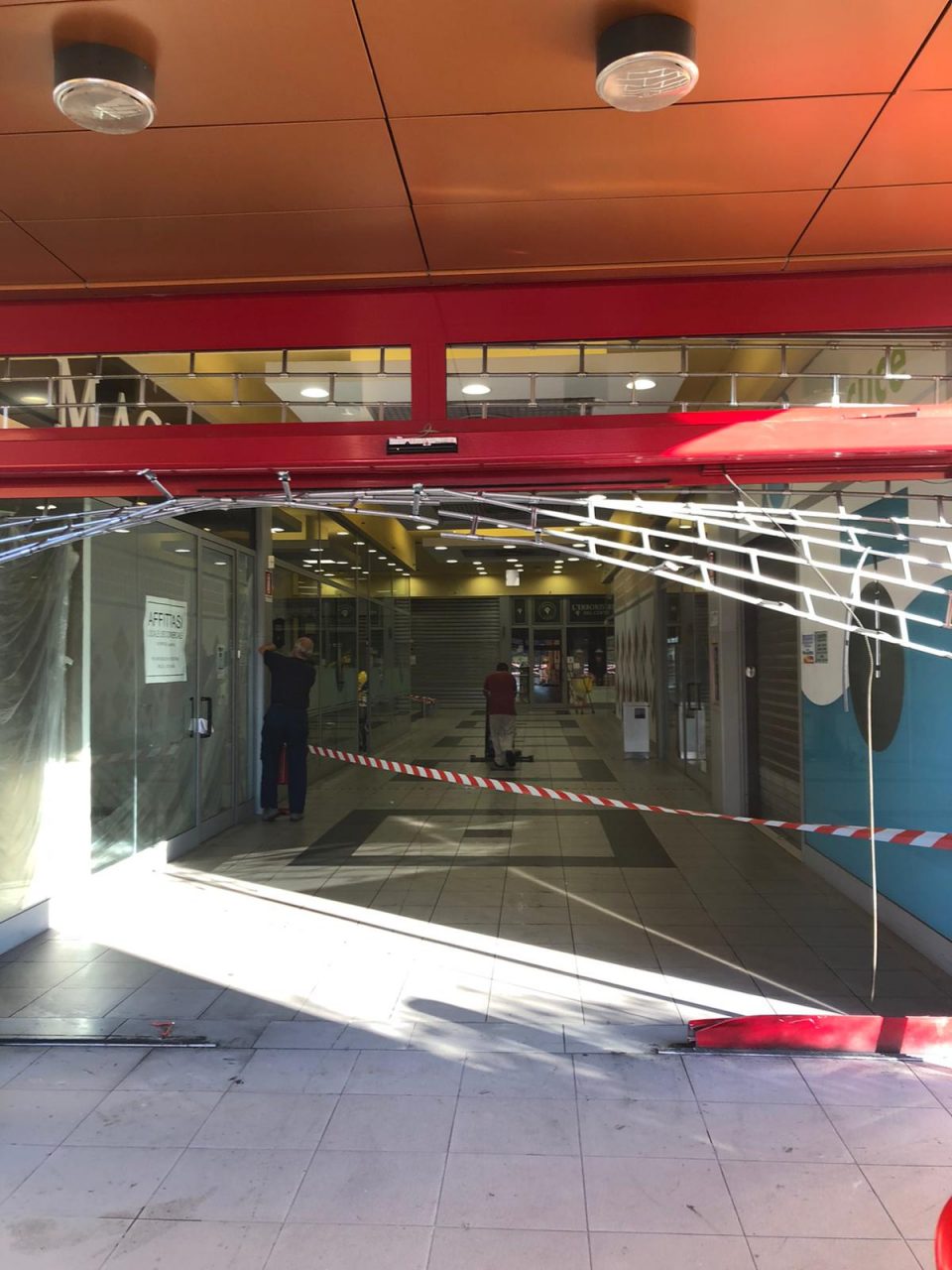 Nuovo colpo alla Coop: rubata la colonnina bancomat FOTO