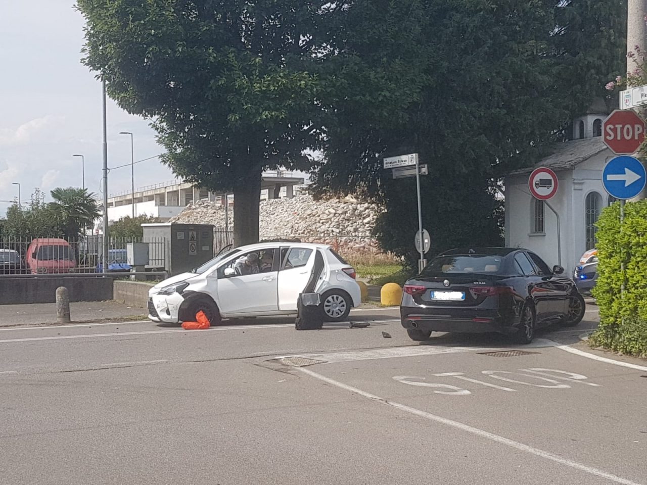Incidente a Tradate, scontro tra due auto in via Micca