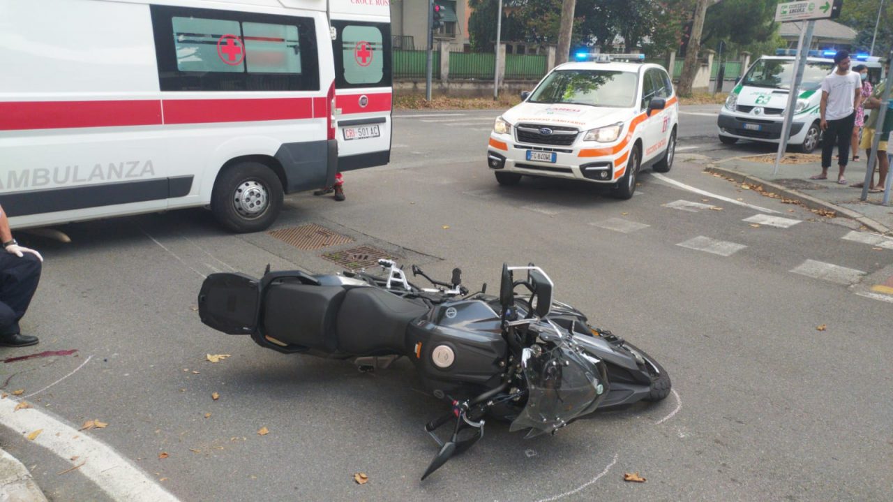 auto contro moto a castellanza