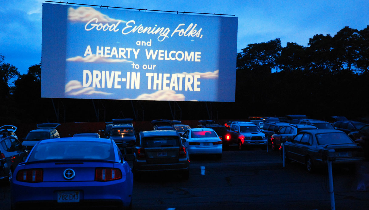 “La febbre del sabato sera” per la “prima” del drive- in a Tradate