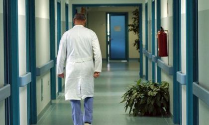 Insulti omofobi in sala operatoria: licenziato il medico dell'ospedale di Cittiglio