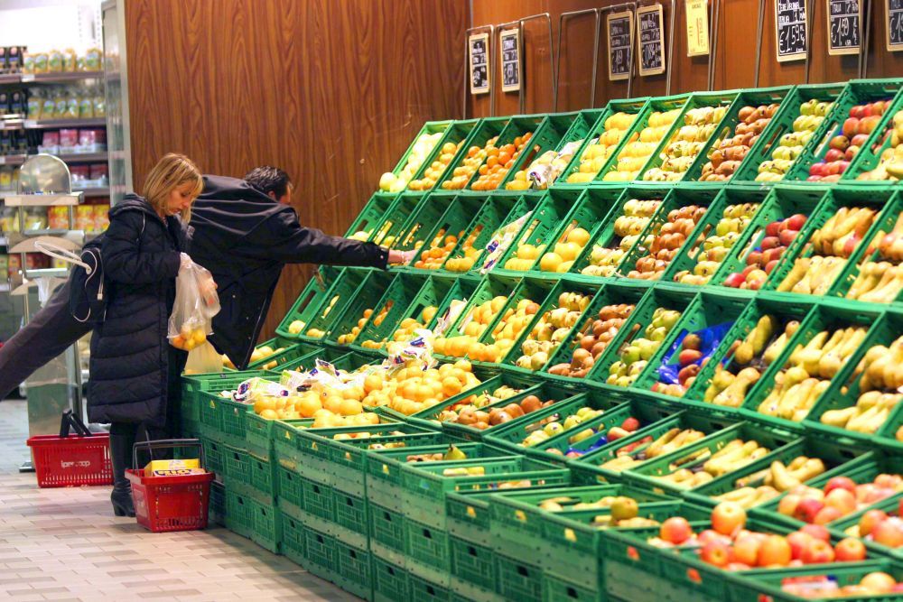 L’inflazione svuota il carrello della spesa: “Aumenti fino al 10% per gli alimentari”