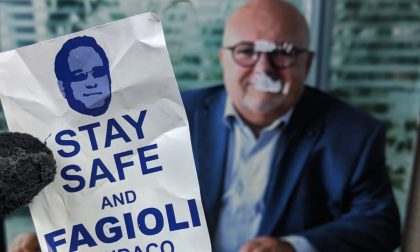 Saronno, adesivi "Fagioli sindaco" sui manifesti di Gilli e Silighini