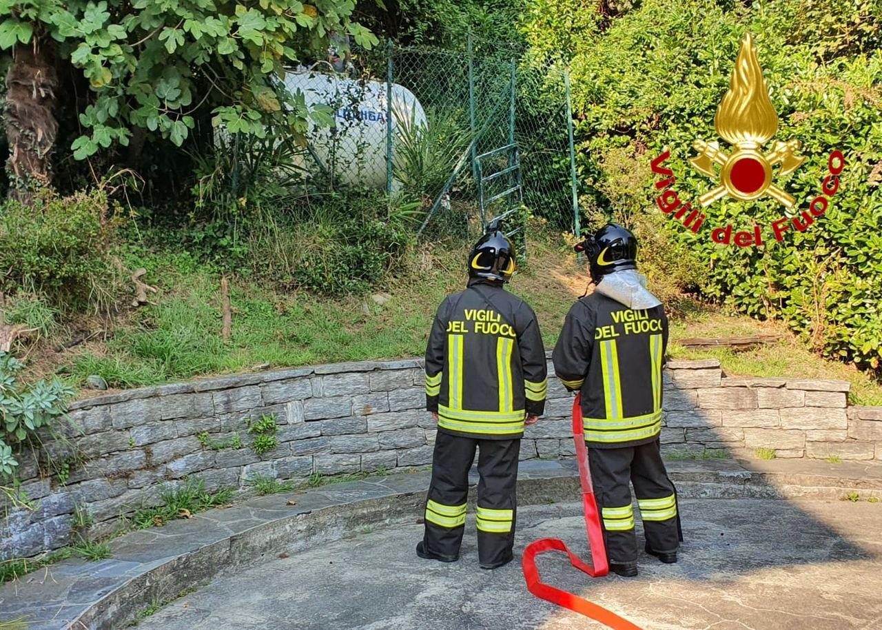 Fuga di gas da un serbatoio cisterna a Luino FOTO