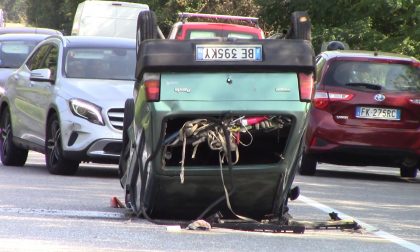 Ribaltamento in via Circonvallazione a Gorla, feriti due anziani
