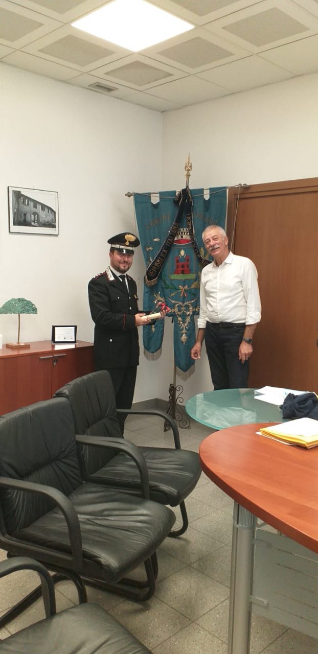 Il Capitano dei carabinieri Laghezza a Cislago: ultimo saluto prima del trasferimento
