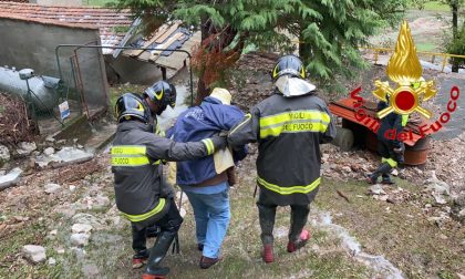 Casa invasa da fango e detriti, due persone salvate a Castelveccana FOTO