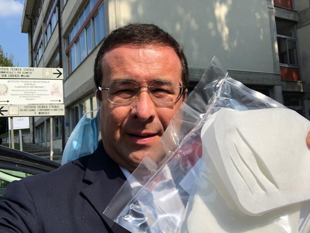 Mascherine “swiffer” a scuola, Candiani in Senato: “Perchè non se le mettono i Ministri?” VIDEO