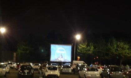 Sfida la pioggia, una prima di successo per il drive-in