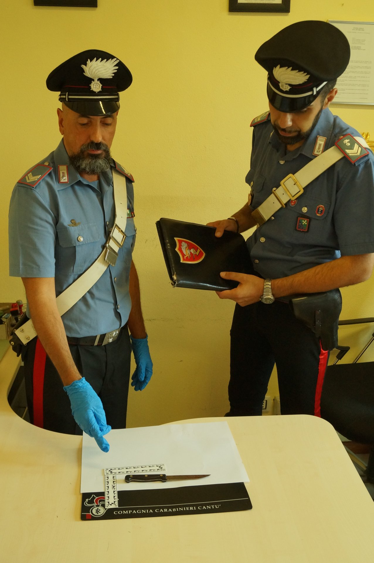 lite e accoltellamento fuori dalla sala bingo di bregnano