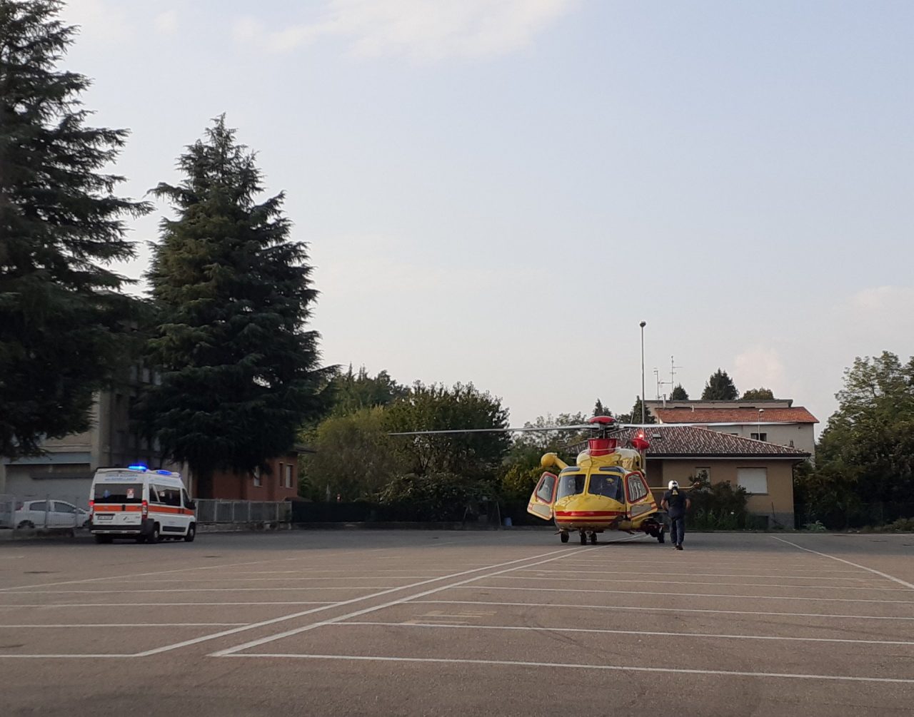 Caduto dalla bici a Lomazzo, ragazzino portato a Varese in elisoccorso VIDEO