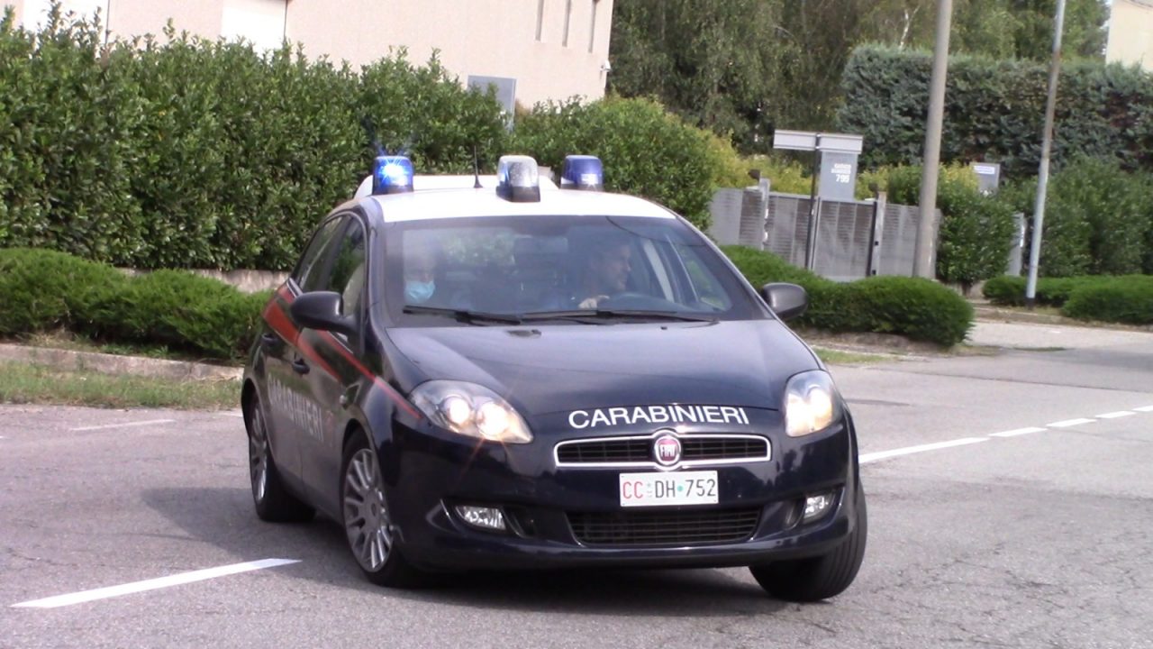 168 cellulari e 30mila euro in casa: denunciati per ricettazione