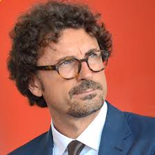 Il senatore Toninelli fa tappa a Saronno per sostenere Longinotti