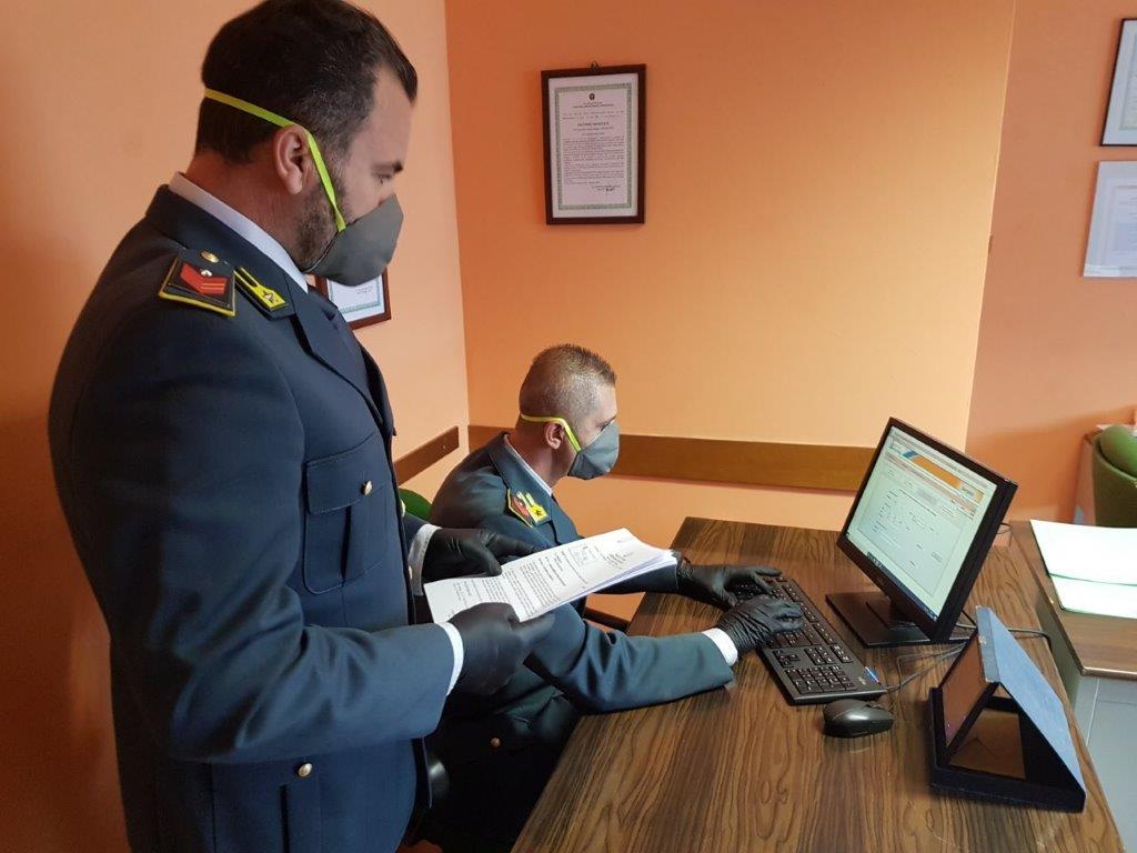 Lei col Reddito di Cittadinanza, il marito col lavoro in Svizzera: denunciata