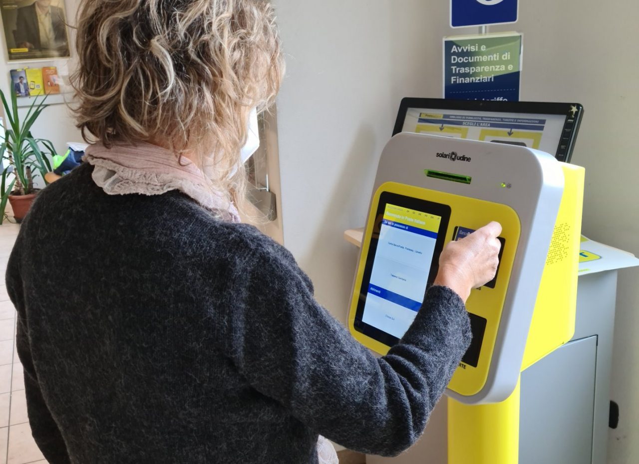 Ticket da remoto e totem touch screen: novità per i piccoli uffici di Poste Italiane