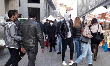 Varese: il "Sorriso per il Ponte"salta per il Covid, il mercatino no. "Senza controlli nè misure di sicurezza"