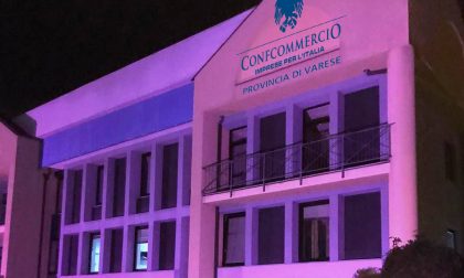 Ottobre rosa contro il tumore al seno: anche la sede di Ascom Varese s'illumina