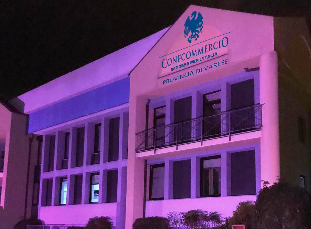 Ottobre rosa contro il tumore al seno: anche la sede di Ascom Varese s’illumina