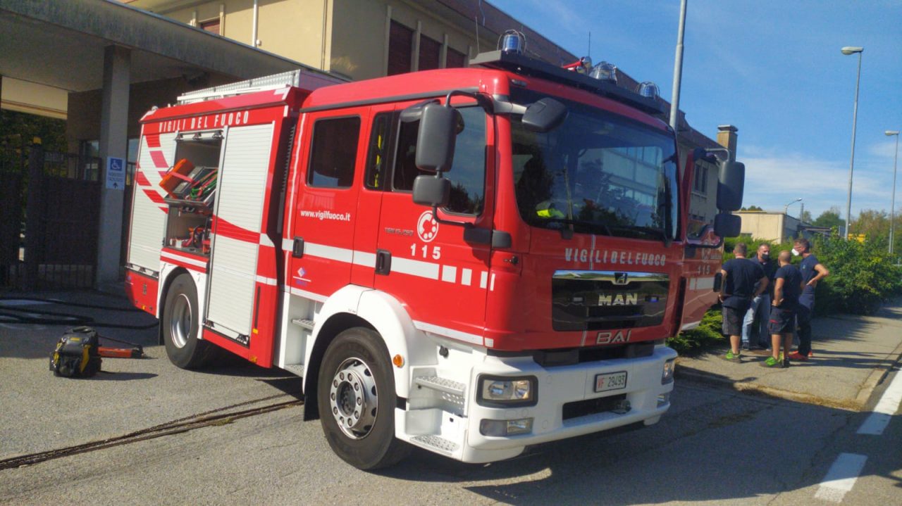Incendio a Gorla Minore, Vigili del Fuoco in via Garibaldi