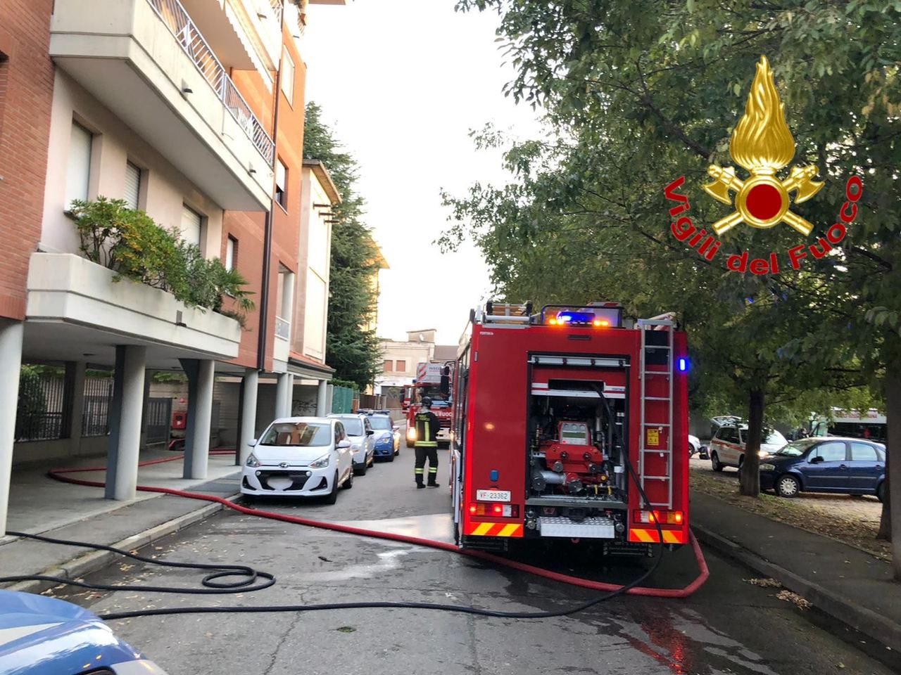 Incendio in un appartamento a Busto, sette intossicati