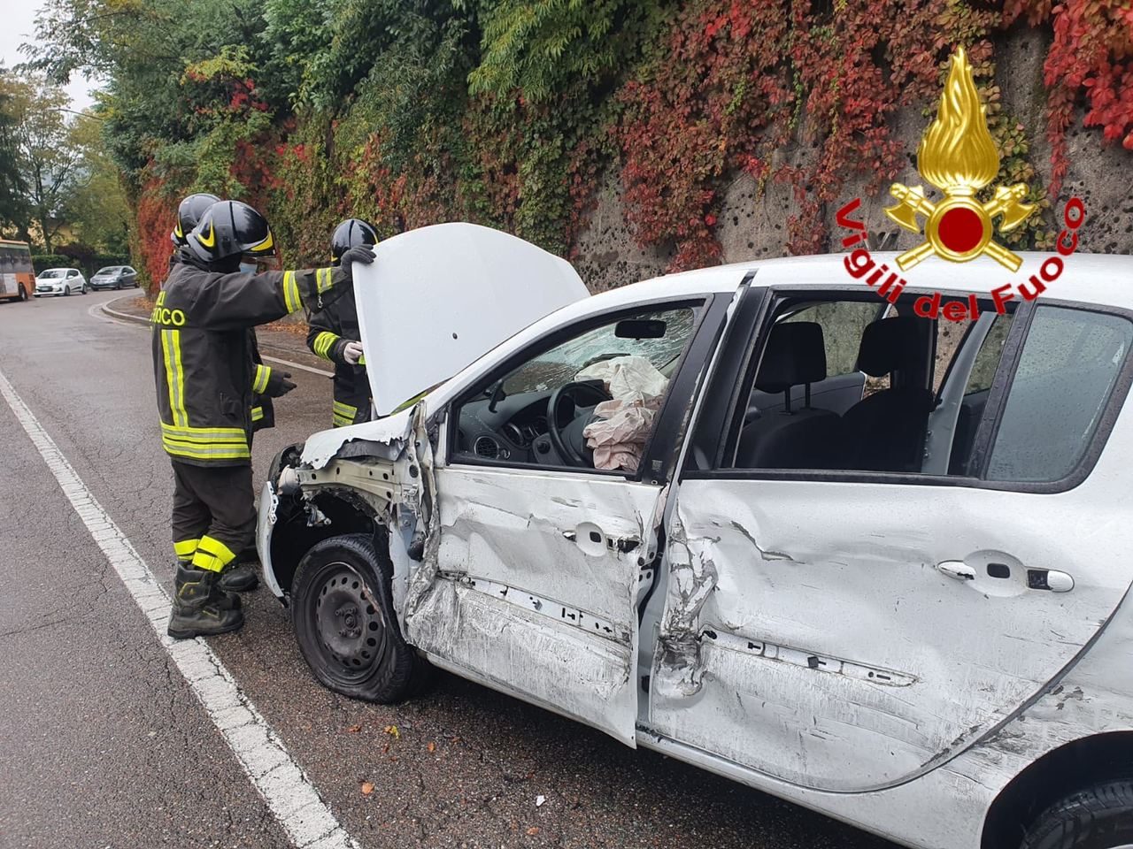 Incidente in via dei Campigli a Varese, 16enne e 84enne ferite