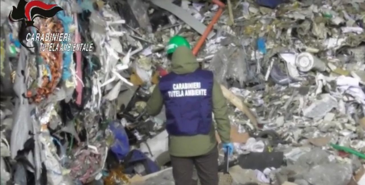 Operazione dei NOE in Lombardia, diverse discariche abusive sequestrate: una a Origgio VIDEO