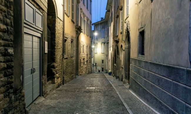 La Lombardia vuole il coprifuoco da giovedì alle 23