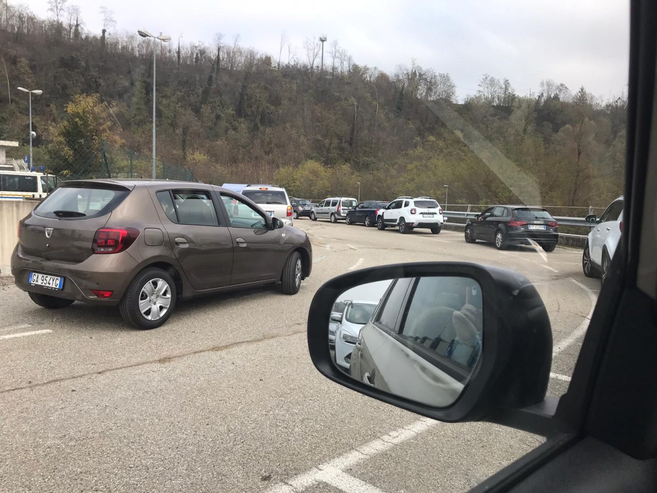 Fontanelle, traffico e code per i tamponi