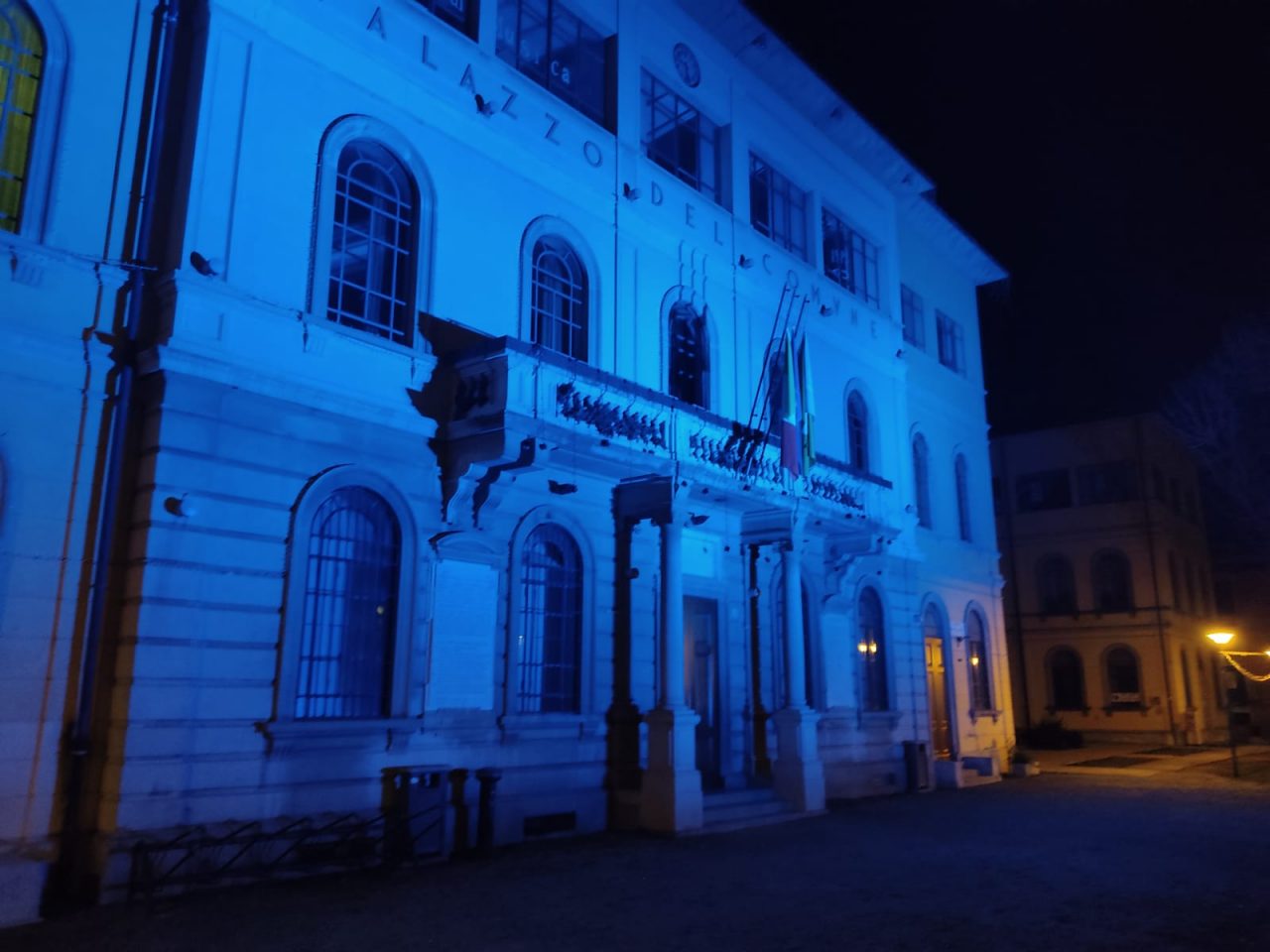 Il Comune di Tradate si illumina di blu per essere vicino ai malati di diabete