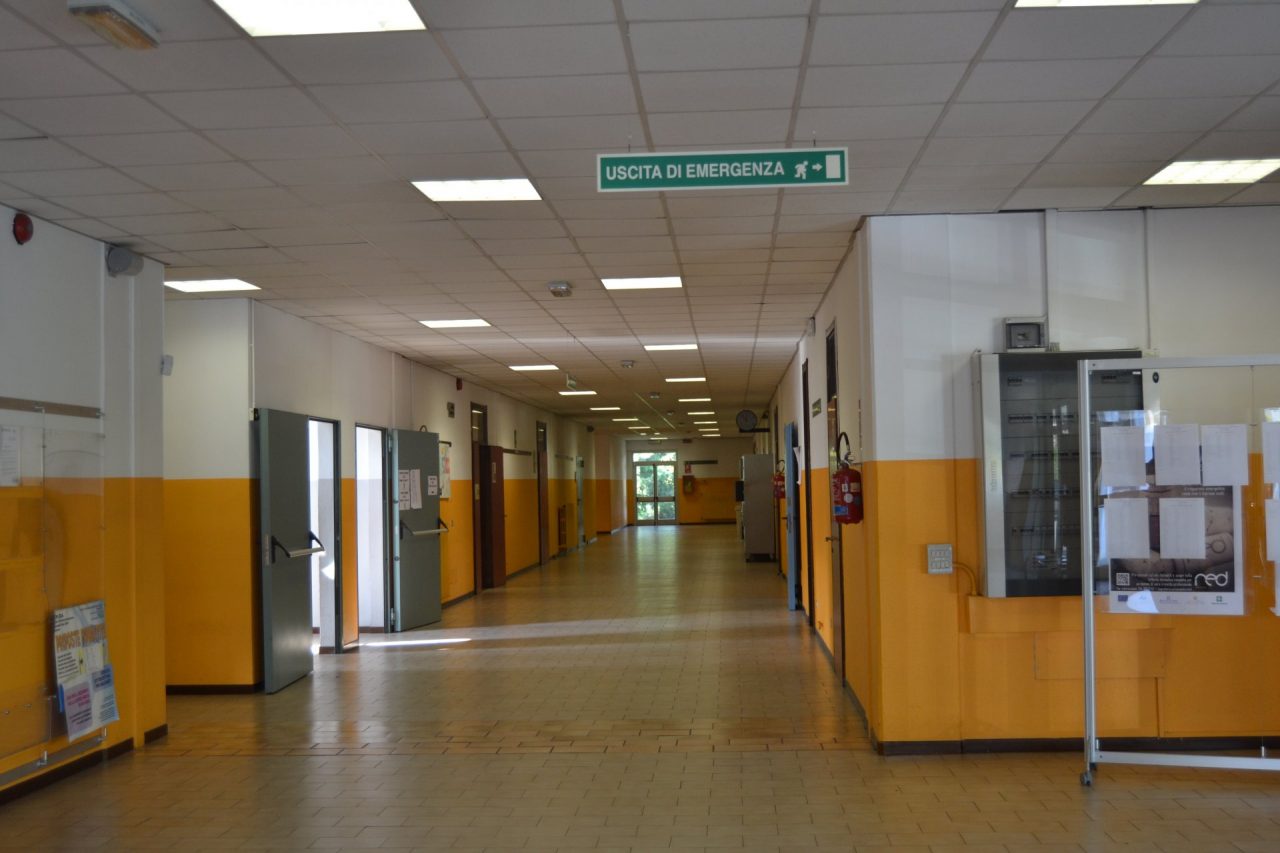 I banchi a rotelle arrivano allo Zappa di Saronno ma gli studenti non ci sono più