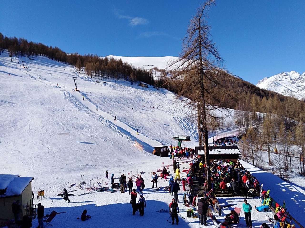 Natale in montagna, la proposta delle Regioni: “Skipass solo per chi pernotta o ha una seconda casa”
