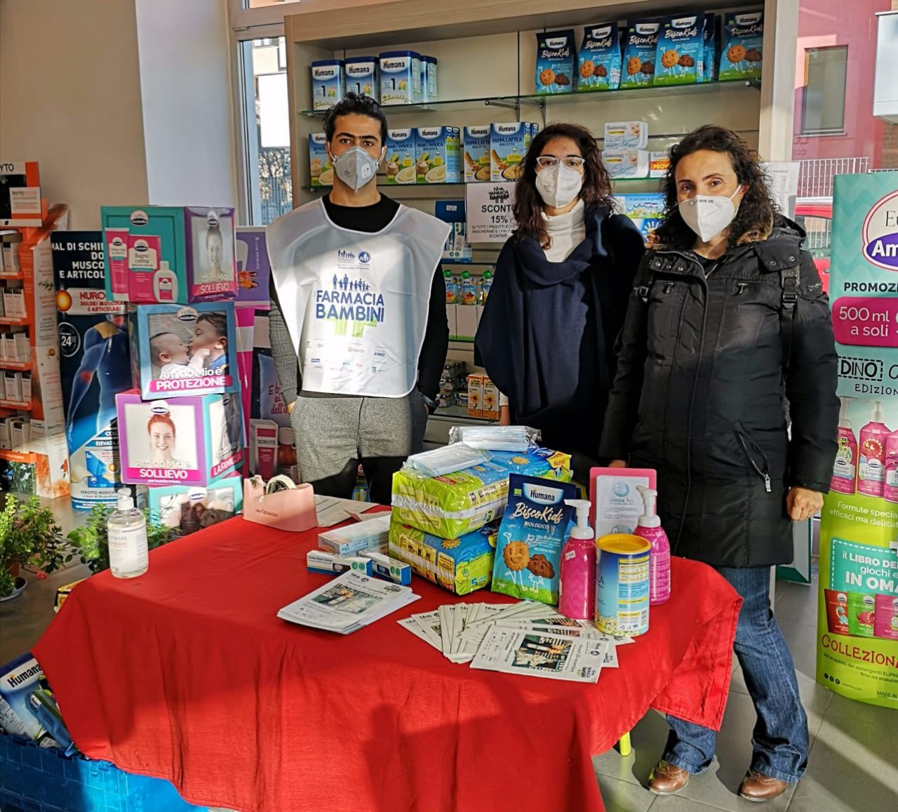 Solaro, il sindaco Moretti e la consigliera Nasta alla raccolta di farmaci