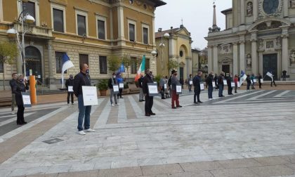 "Hanno ucciso il lavoro", Guaglianone e Tosi al Flash mob a Busto Arsizio con Fdl