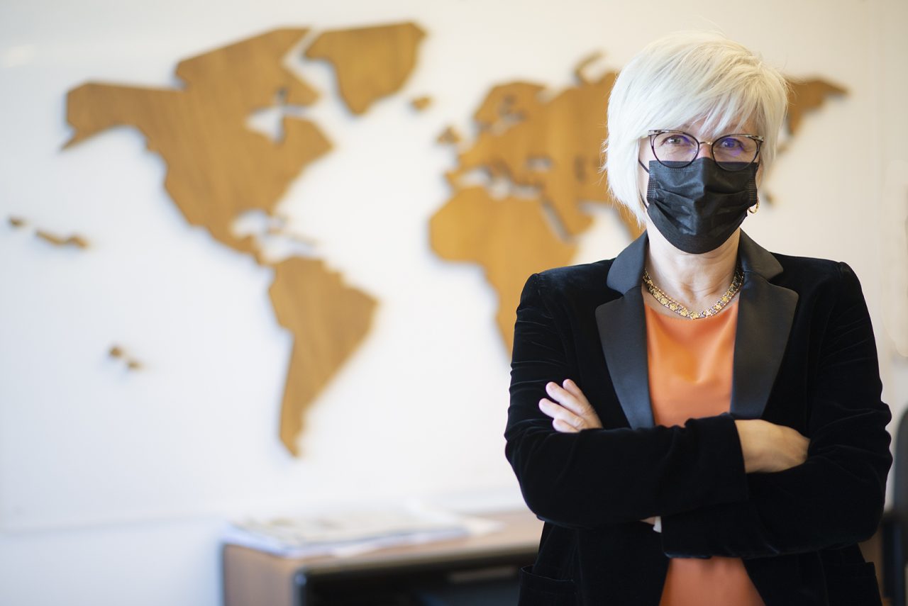 mebre plastik busto tamponi a tutti i dipendenti