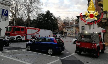 Fuga di gas in piazza della Motta a Varese: rilievi in corso