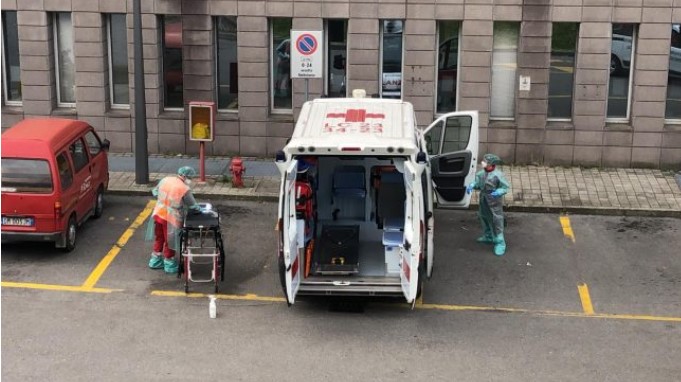 Il dolore di un medico: “Dobbiamo ricoverare pazienti anche non Covid, non possiamo lasciarli morire soli a casa”