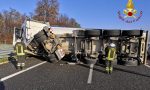 Autoarticolato si ribalta in autostrada tra Fino e Lomazzo FOTO