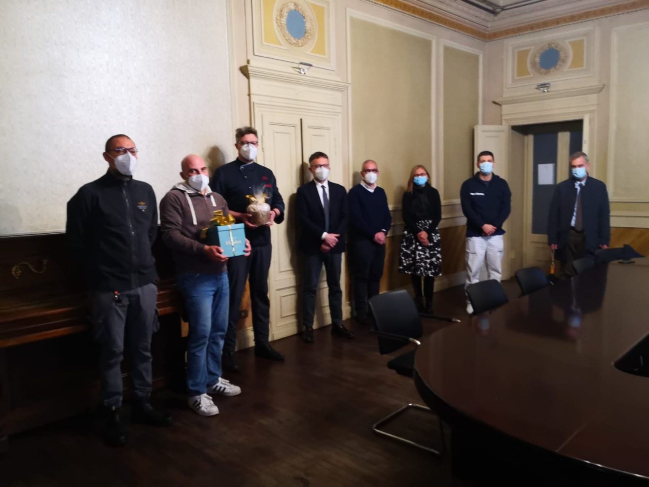 400 panettoni, un ventilatore e un alti flussi in dono