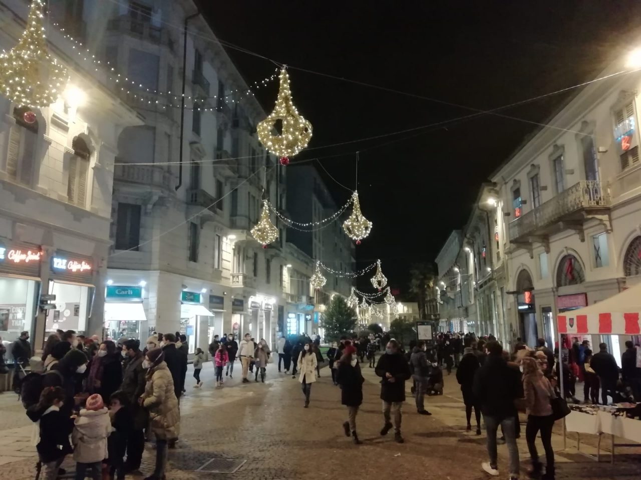 La Tredicesima? Va in bollette, tasse e risparmi: quest’anno meno spese per i regali di Natale