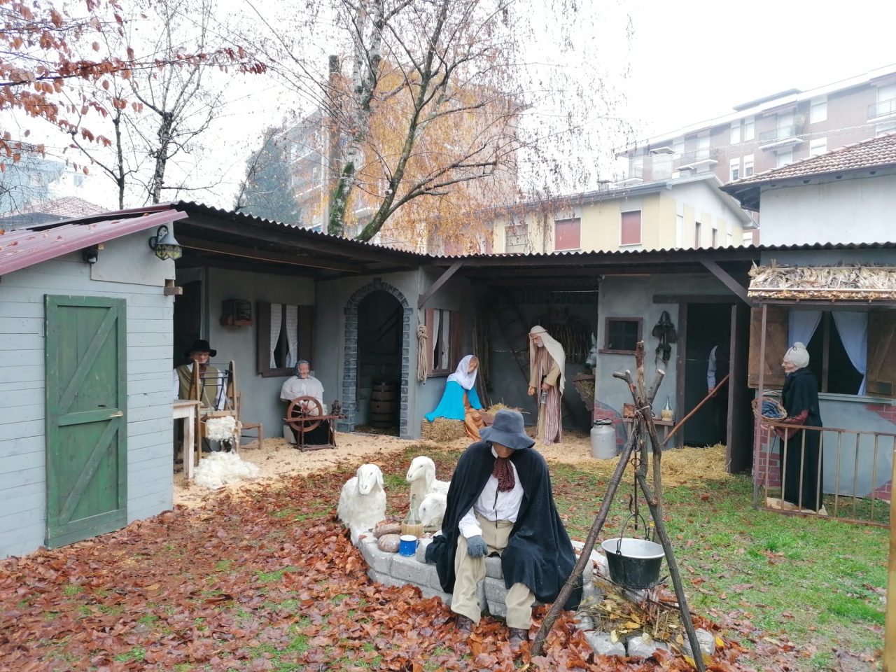 Allestito il presepe accanto alla chiesetta di S. Antonio