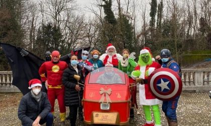Babbo Natale e Supereroi in visita ai bambini delle scuole
