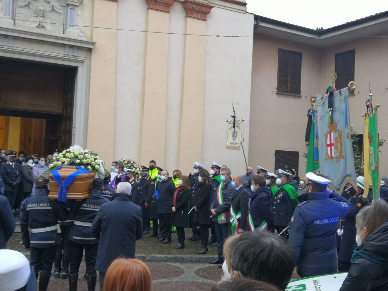 A Misinto l’addio a Marchiori. Il parroco: “Solo Dio conosce i suoi pensieri e il suo tormento”