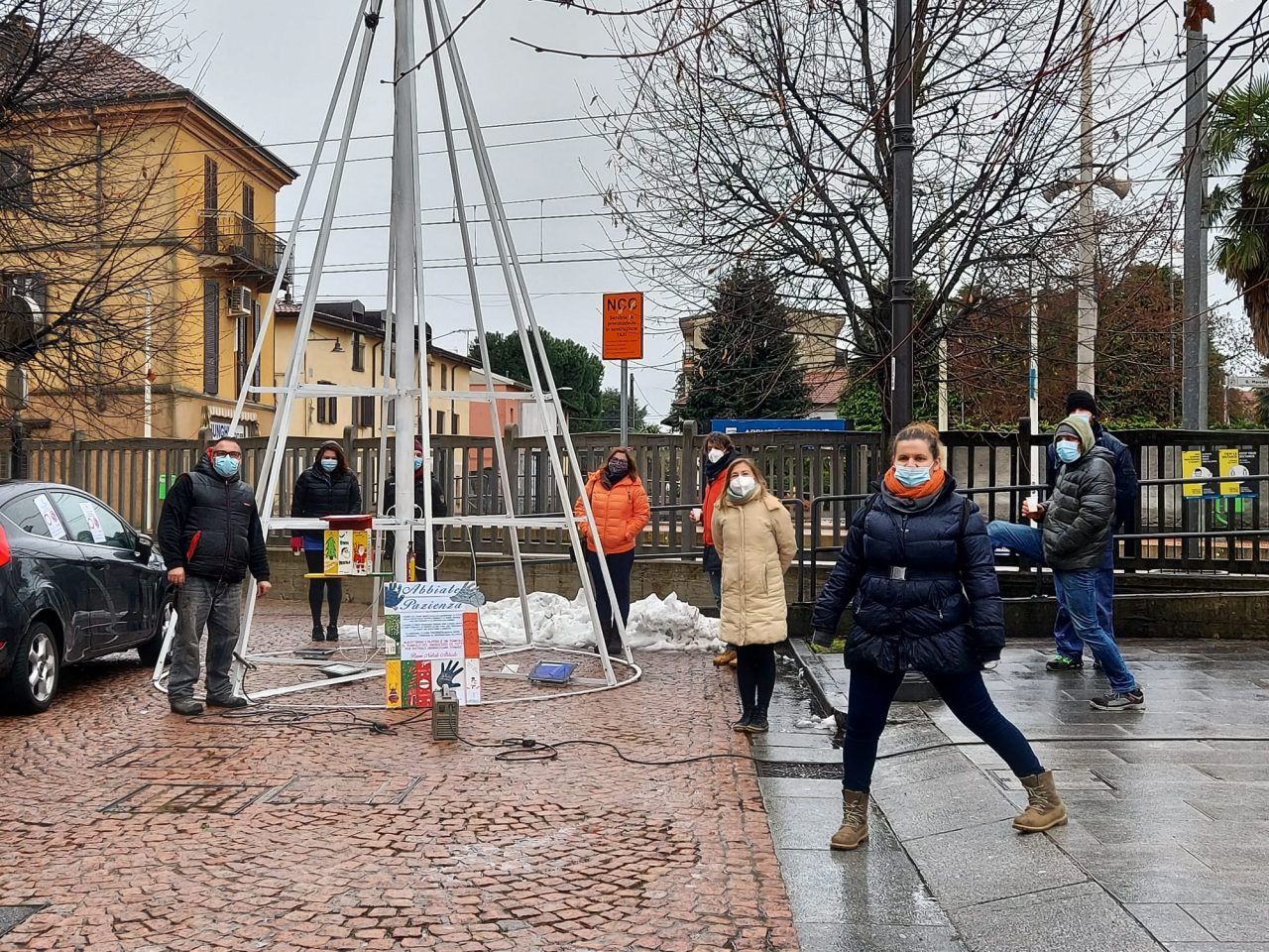 “Abbiate pazienza”: anche quest’anno Abbiate Guazzone ha il suo albero