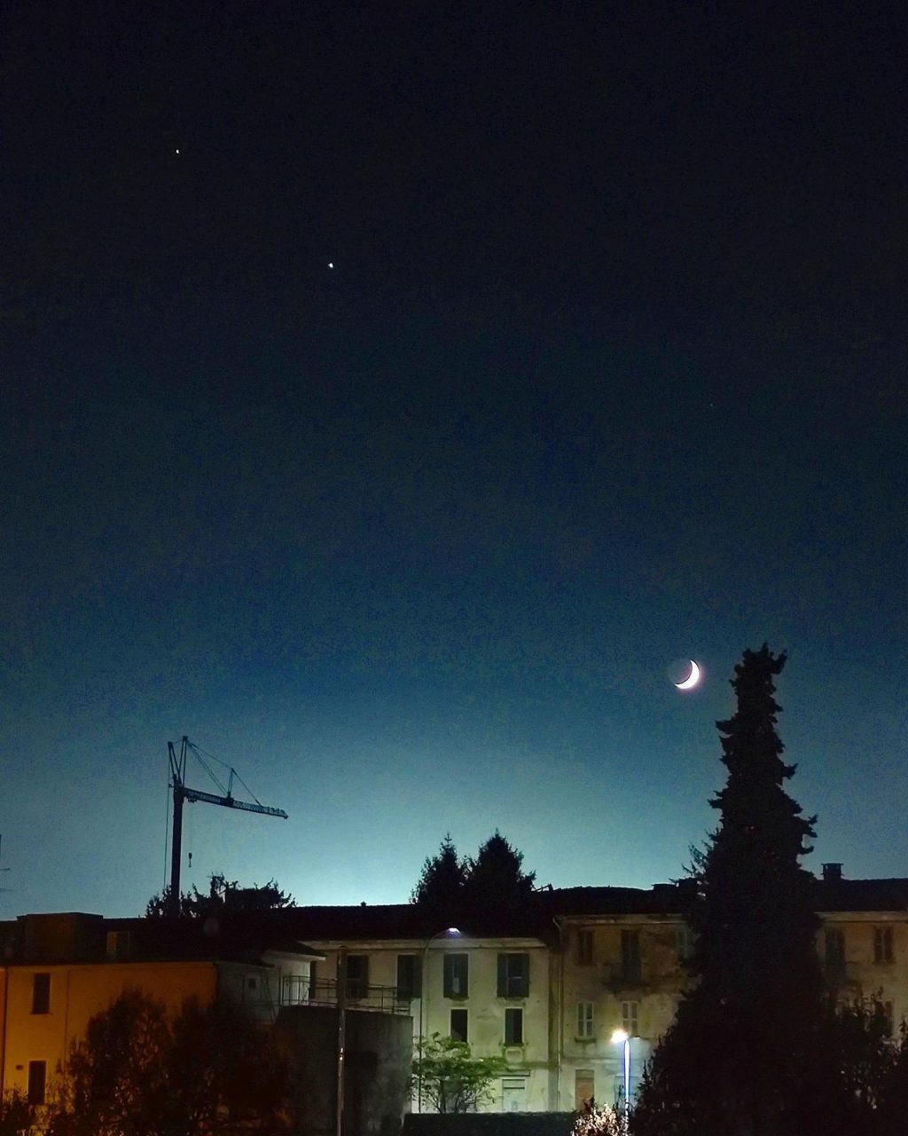 Luna, Giove e Saturno: la foto del cielo di Castellanza arriva all’osservatorio di Siena