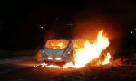 Auto in fiamme a Tradate, illeso il conducente: uscito in tempo FOTO