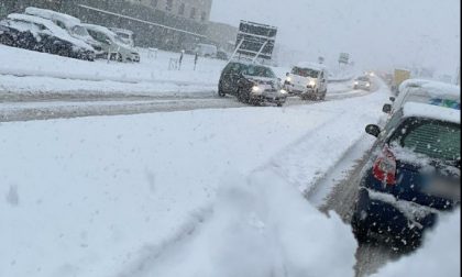 Neve su tutta la provincia, mezzi in azione sulle strade FOTO