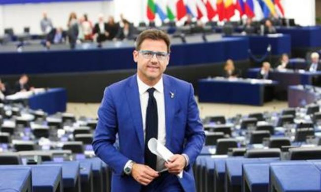 Ciocca (Lega): “Vaccino Covid prima ai lombardi, economicamente valgono di più”