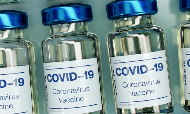 Vaccini Covid, Fontana: “Ritardo nelle consegne, fondamentale avere dosi di sicurezza”