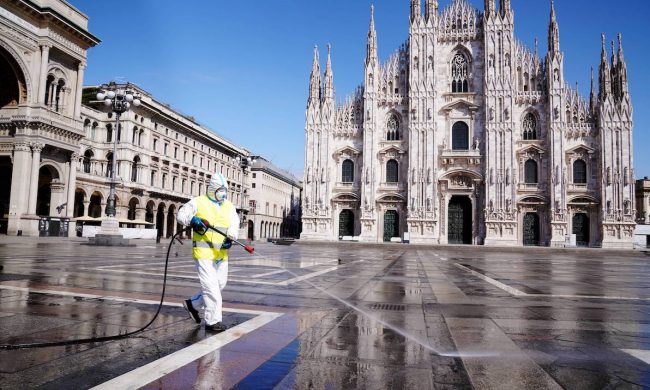 Contagi in calo e numeri da zona gialla: la Lombardia si prepara alle riaperture
