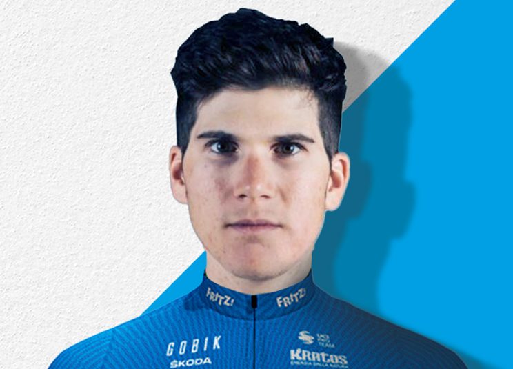 Il varesino Edward Ravasi in sella coi colori di Ivan Basso e Alberto Contador
